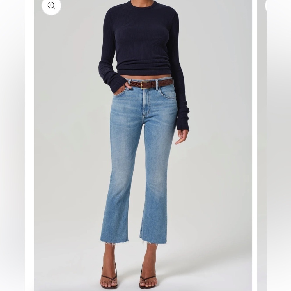 Citizens of Humanity Isola Mid Rise Cropped Boot
In Tahiti Wash Raw Hem 31
